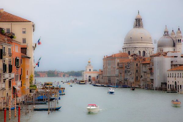 Eggers, Julie 아티스트의 Italy-Venice Buildings along the Grand Canal with Santa Maria della Salute beyond작품입니다.